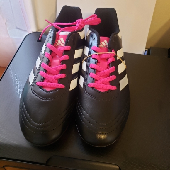 Shoe - Picture 2 of 5